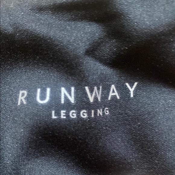 Black Full-Length Leggings with Wide Waistband and Stretch Fabric - Picture 2 of 8